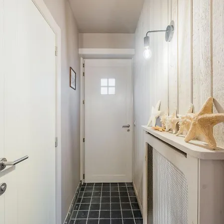 Charming Villa With Sauna In Westende ヴィラ *