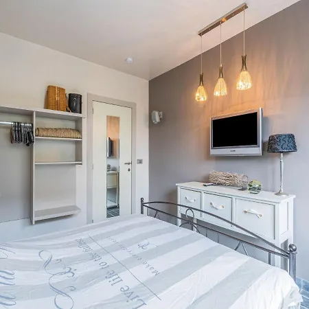 ヴィラ Charming Villa With Sauna In Westende *